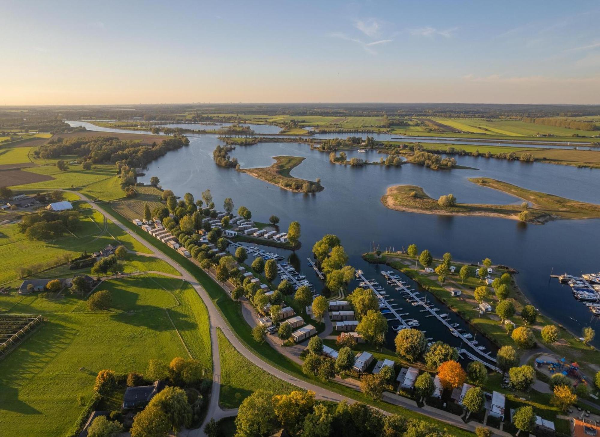 Marinapark Bad Nederrijn Hotel Maurik Bagian luar foto