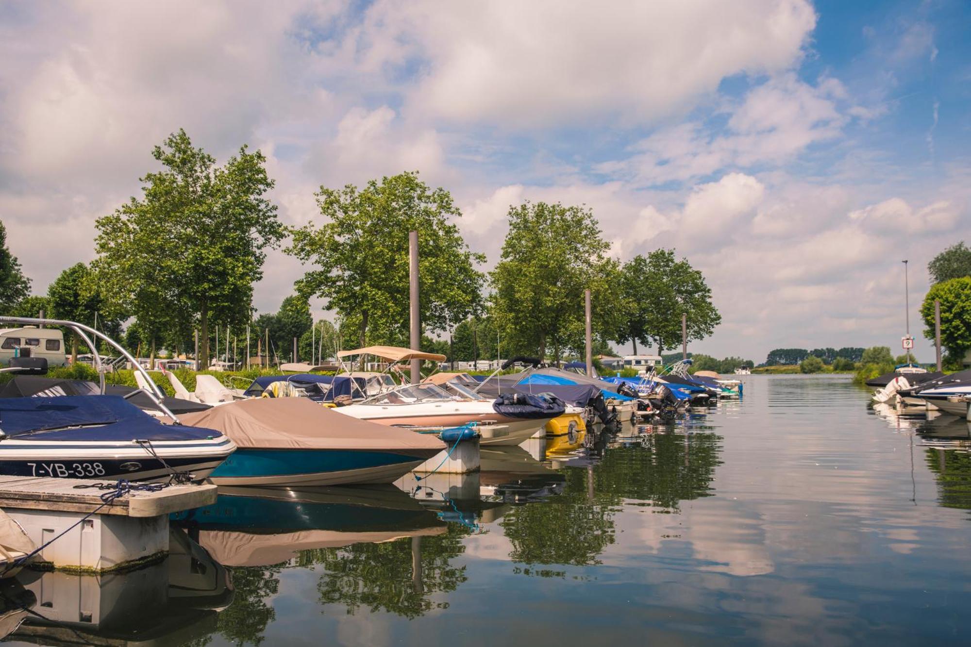 Marinapark Bad Nederrijn Hotel Maurik Bagian luar foto
