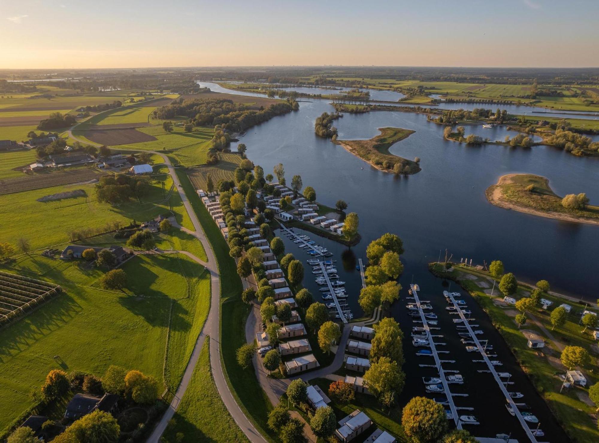 Marinapark Bad Nederrijn Hotel Maurik Bagian luar foto