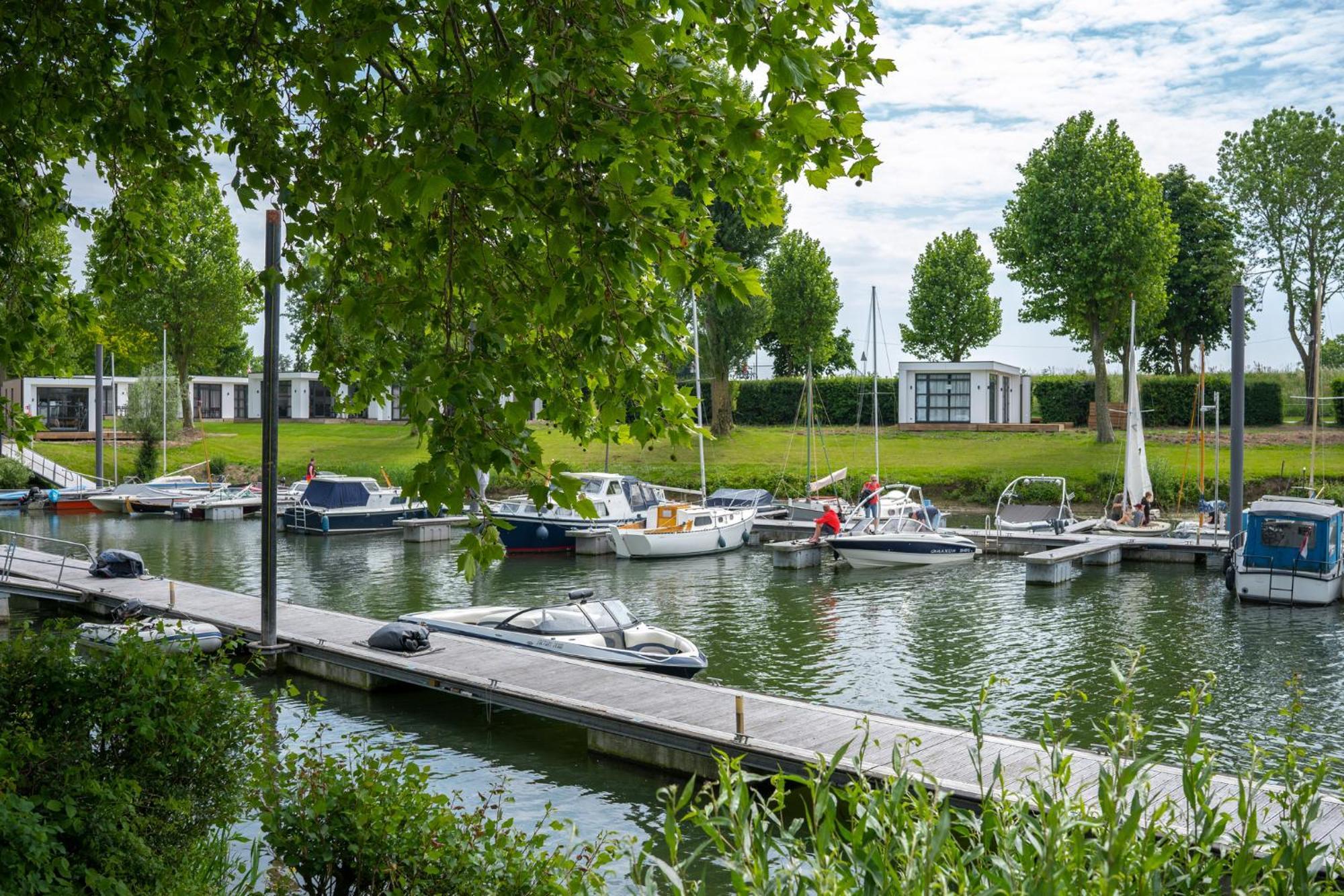 Marinapark Bad Nederrijn Hotel Maurik Bagian luar foto