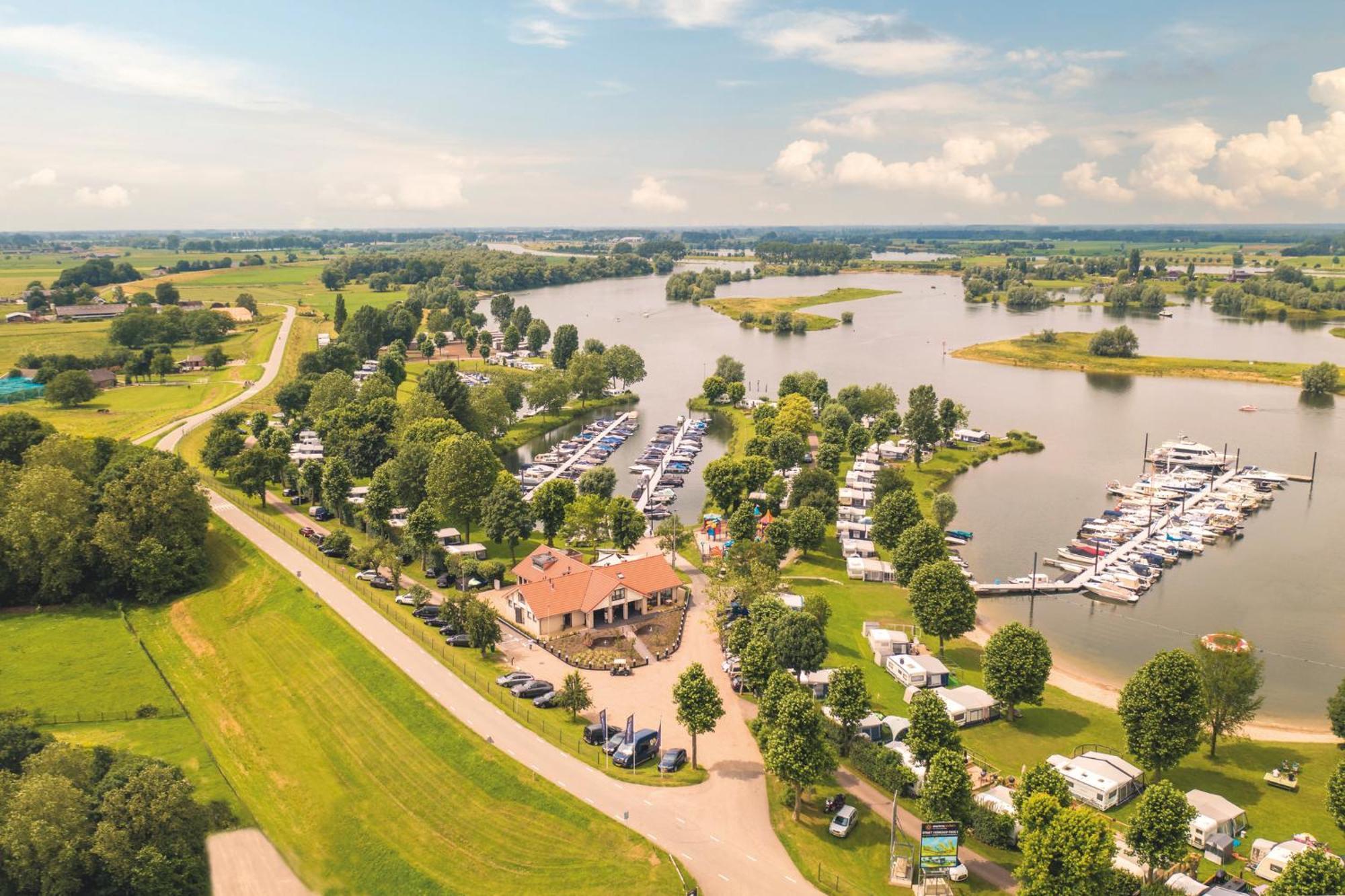 Marinapark Bad Nederrijn Hotel Maurik Bagian luar foto